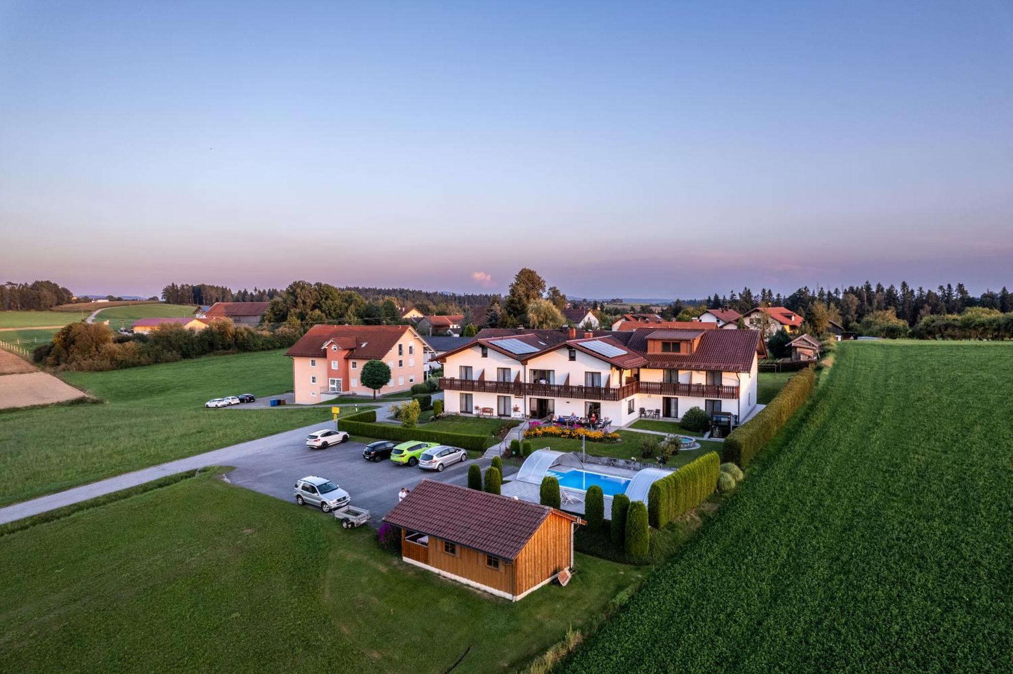 Pension Ambros Buchlberg Exterior photo